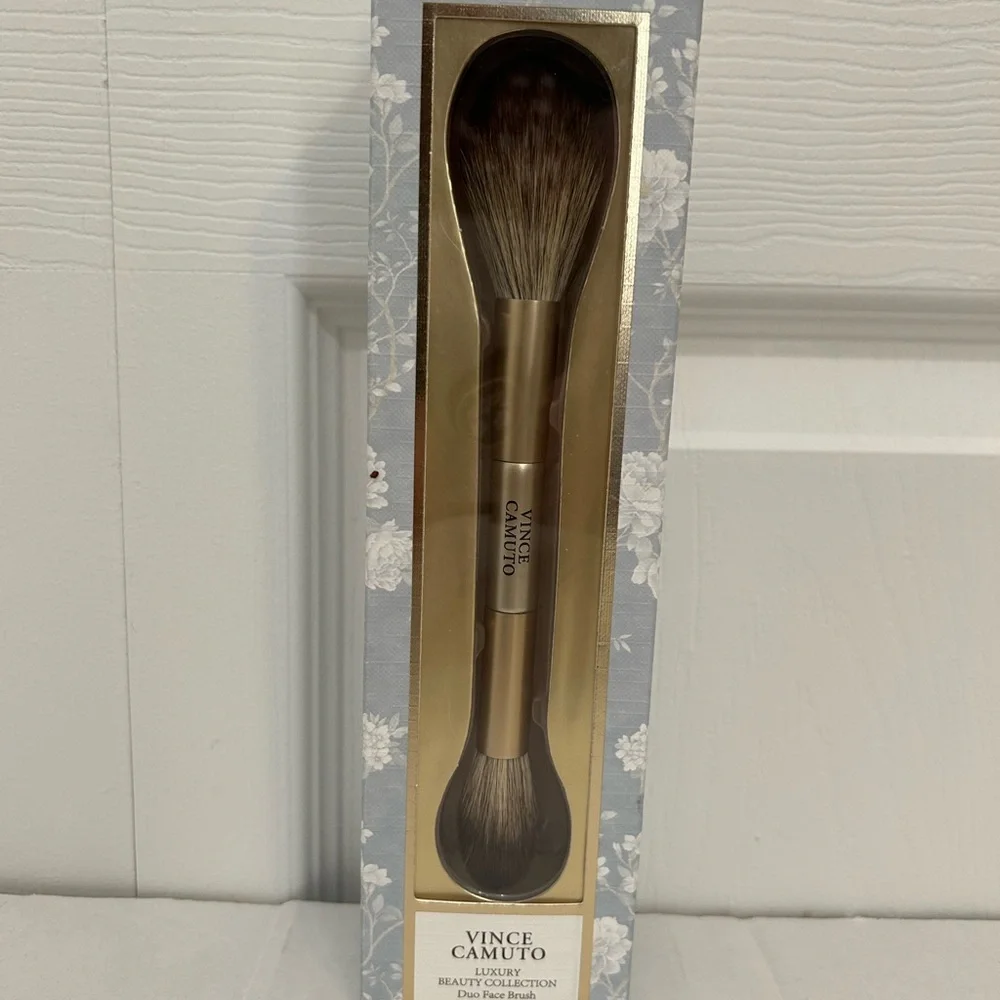 Vince Camuto Beauty Duo Face Brush | Dual-Ended Cream & Powder Makeup Brush. New